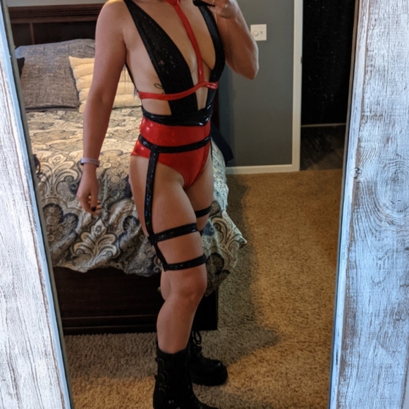 Festival Gal red & black sparkle 3 piece rave bodysuit set w/ garters & harness - Picture 3 of 5